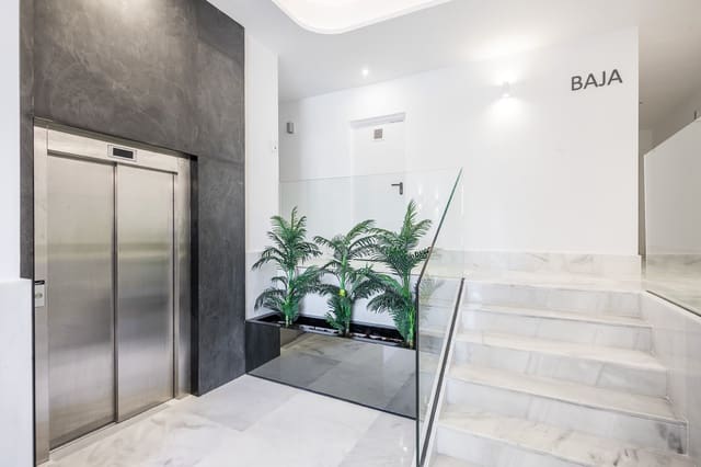 2 soveværelse Lejlighed til salg i Málaga by med garage - € 410.000 (Ref: 9431840)