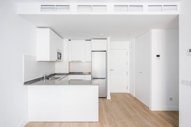 2 soveværelse Lejlighed til salg i Málaga by med garage - € 410.000 (Ref: 9431840)