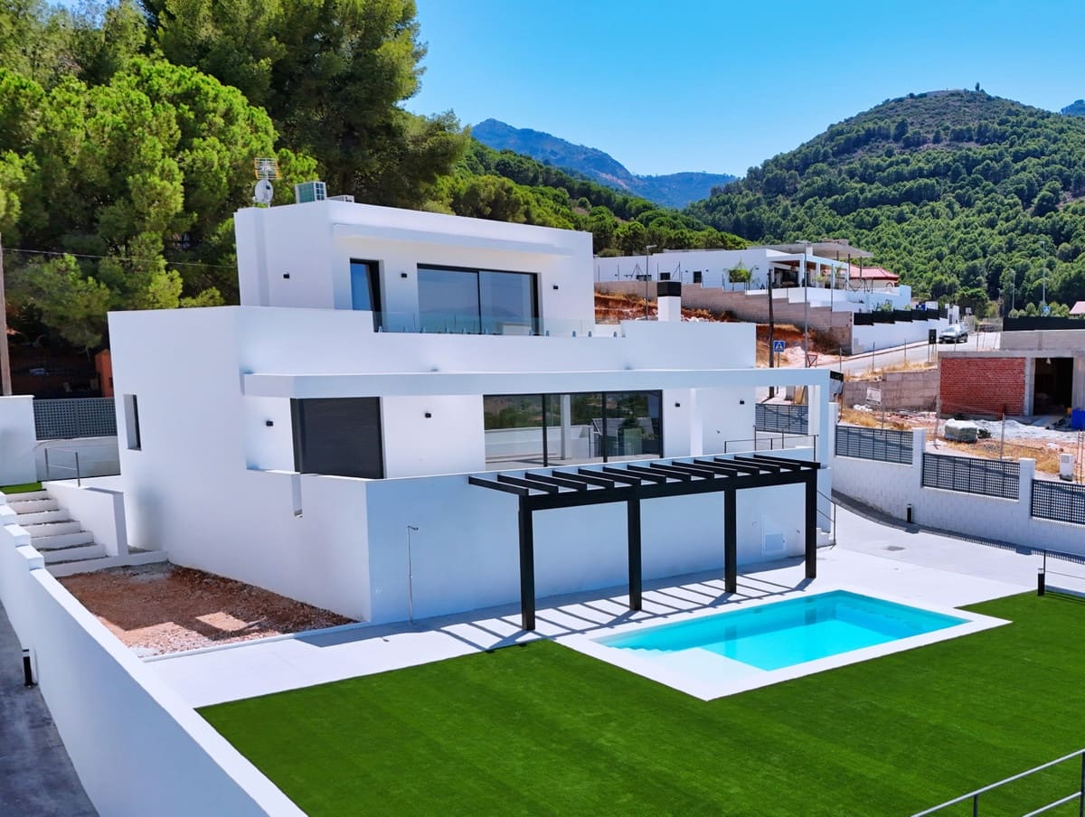 4 sypialnia Willa na sprzedaż w Pinos de Alhaurin - 890 000 € (Ref: 9432037)