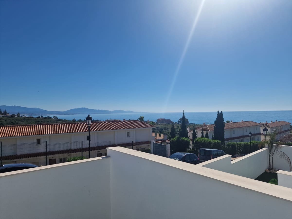 2 bedroom Townhouse for sale in Manilva with garage - € 360,000 (Ref: 9432053)