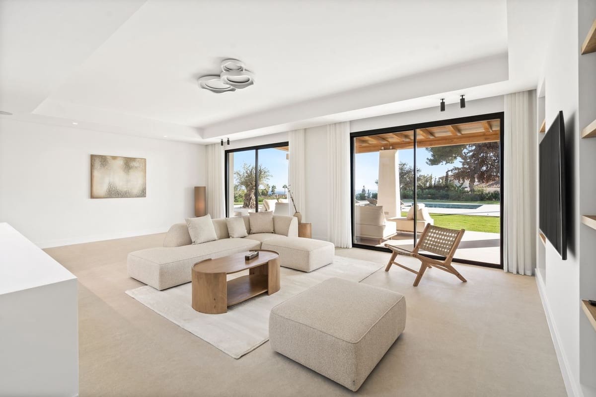 5 bedroom Villa for sale in El Rosario with garage - € 3,895,000 (Ref: 9432550)