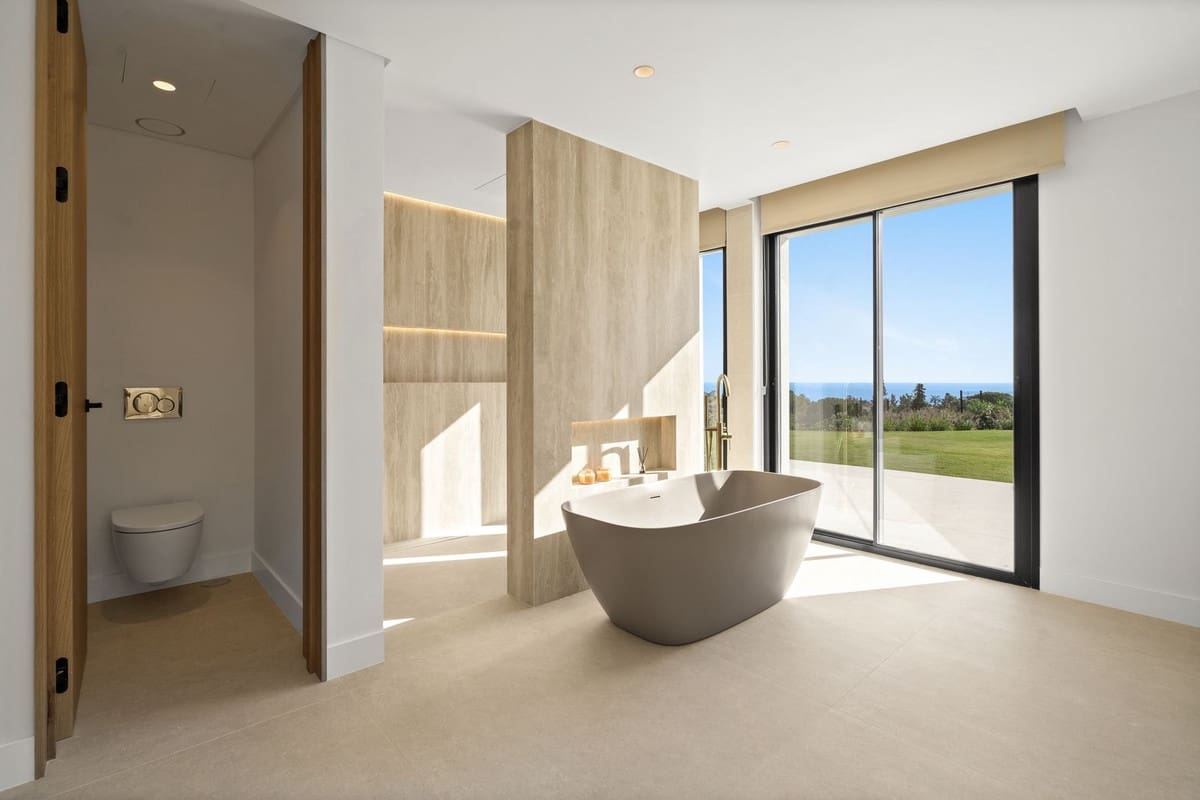 5 bedroom Villa for sale in El Rosario with garage - € 3,895,000 (Ref: 9432550)