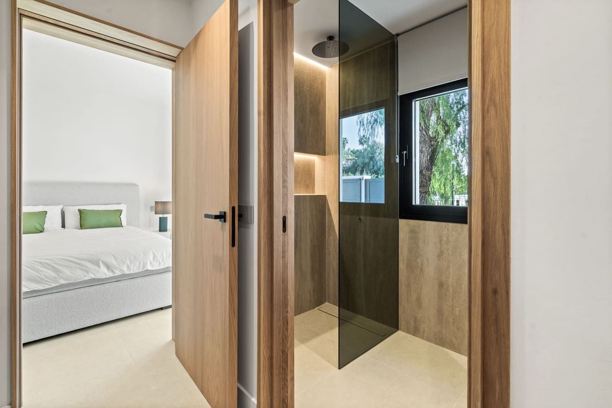 5 bedroom Villa for sale in El Rosario with garage - € 3,895,000 (Ref: 9432550)