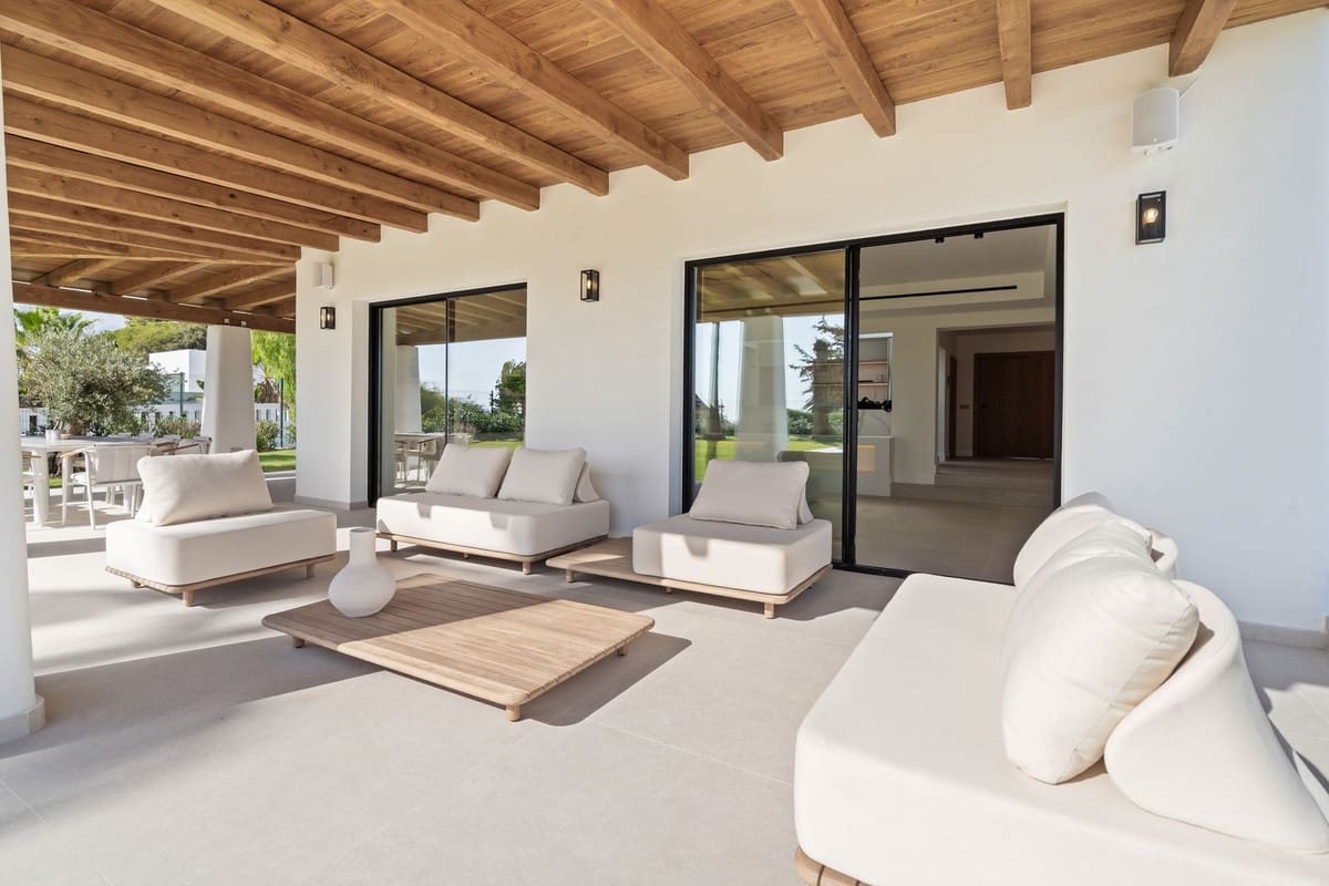 5 bedroom Villa for sale in El Rosario with garage - € 3,895,000 (Ref: 9432550)