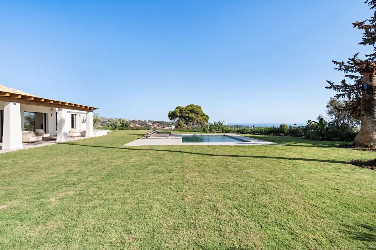 5 bedroom Villa for sale in El Rosario with garage - € 3,895,000 (Ref: 9432550)
