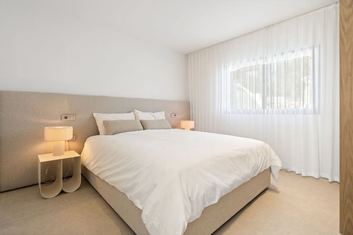 5 bedroom Villa for sale in El Rosario with garage - € 3,895,000 (Ref: 9432550)