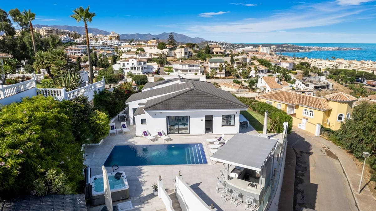 5 soverom Villa til salgs i La Cala de Mijas med garasje - € 1 950 000 (Ref: 9432551)
