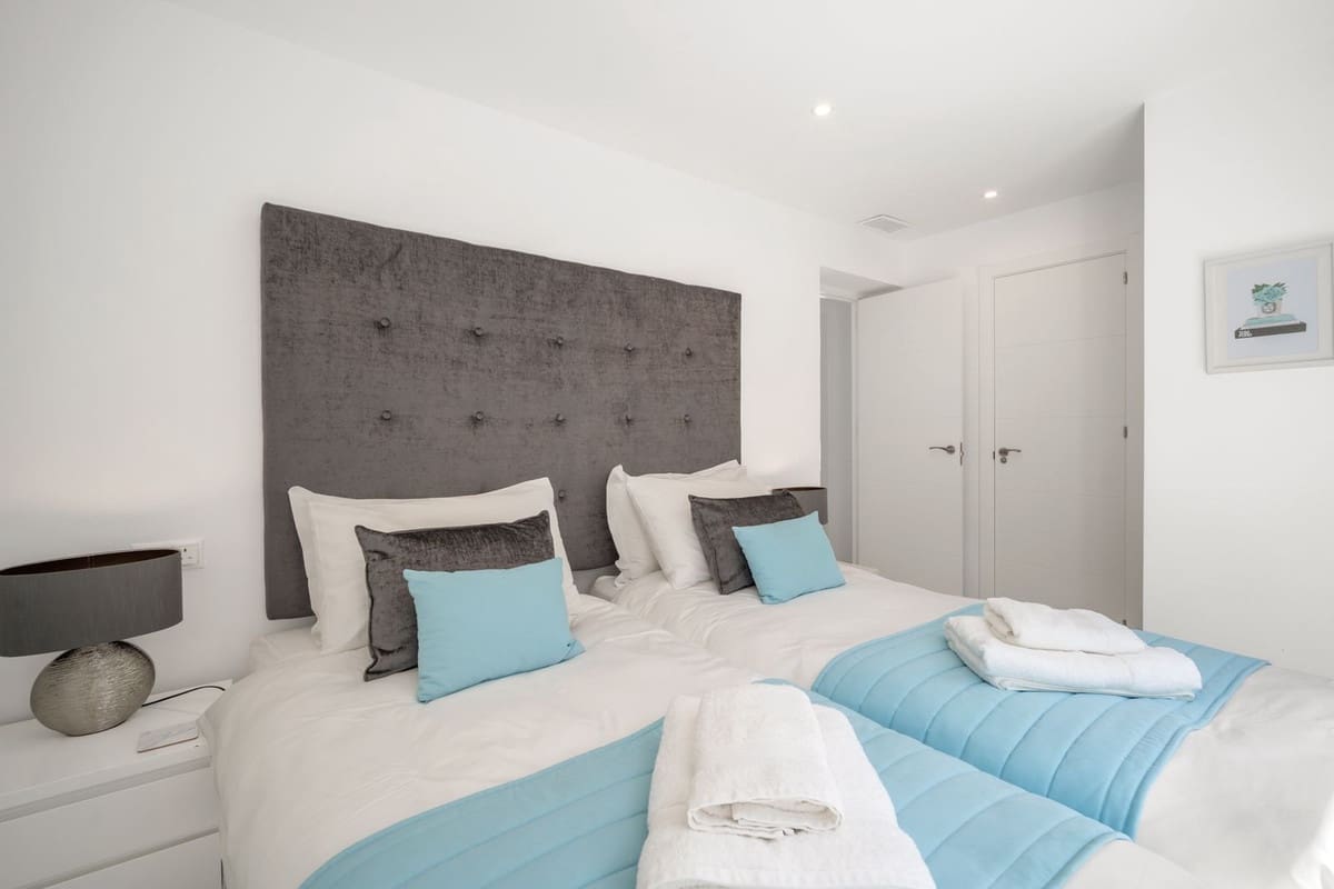 5 soverom Villa til salgs i La Cala de Mijas med garasje - € 1 950 000 (Ref: 9432551)