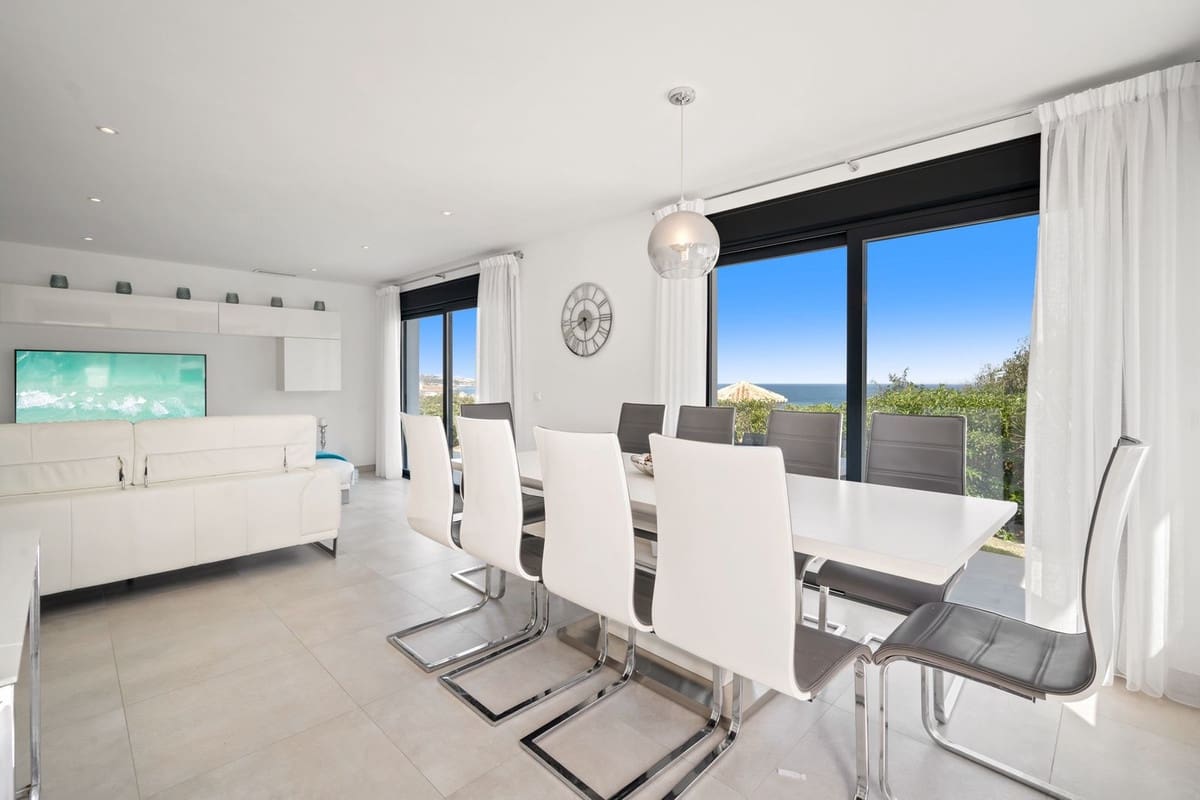 5 soverom Villa til salgs i La Cala de Mijas med garasje - € 1 950 000 (Ref: 9432551)