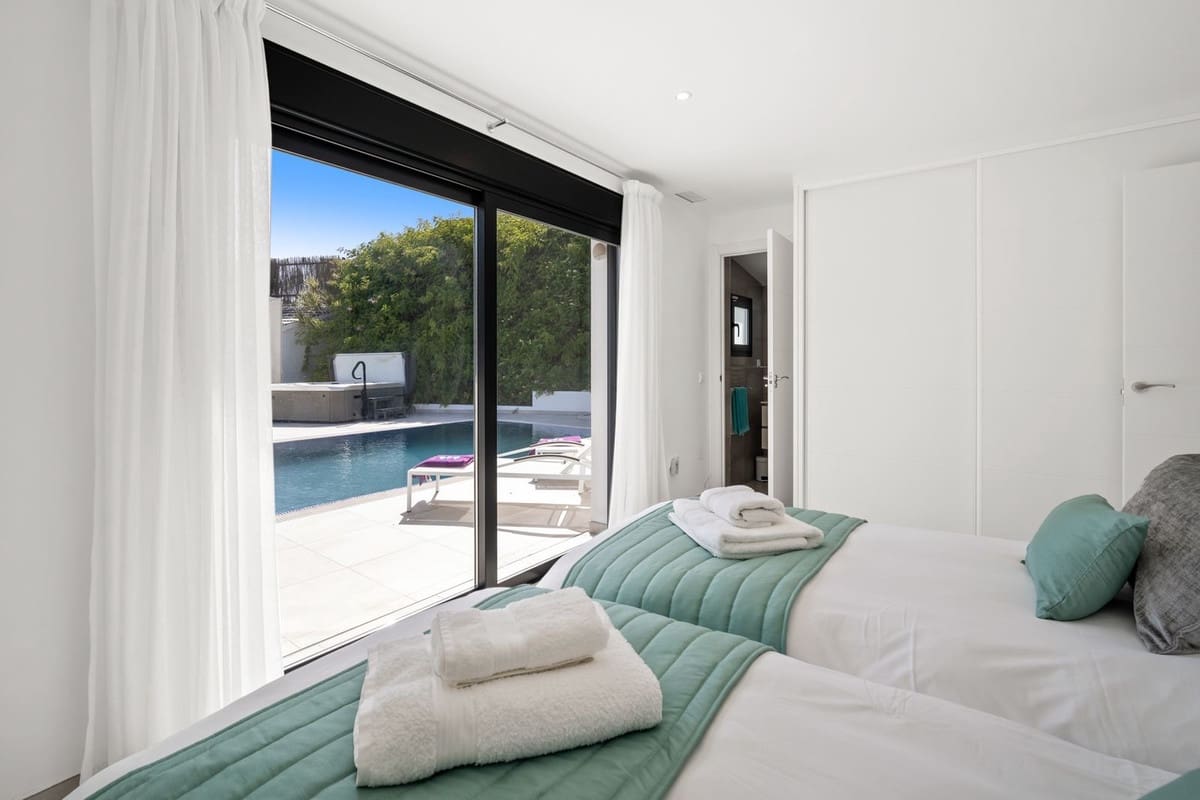 5 soverom Villa til salgs i La Cala de Mijas med garasje - € 1 950 000 (Ref: 9432551)