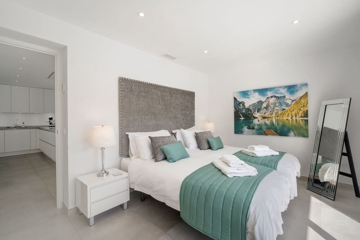 5 soverom Villa til salgs i La Cala de Mijas med garasje - € 1 950 000 (Ref: 9432551)