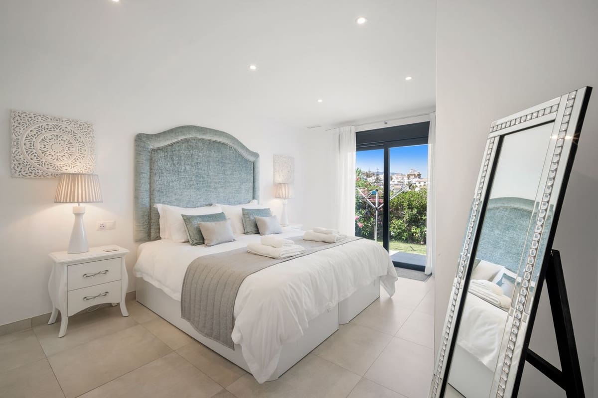 5 soverom Villa til salgs i La Cala de Mijas med garasje - € 1 950 000 (Ref: 9432551)