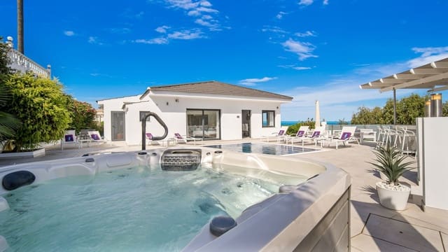 5 soveværelse Villa til salg i La Cala de Mijas, Mijas med garage - € 1.950.000 (Ref: 9432551)