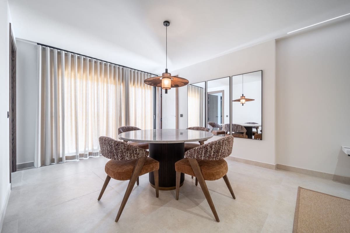 5 soveværelse Villa til salg i La Cala de Mijas med garage - € 2.295.000 (Ref: 9432552)