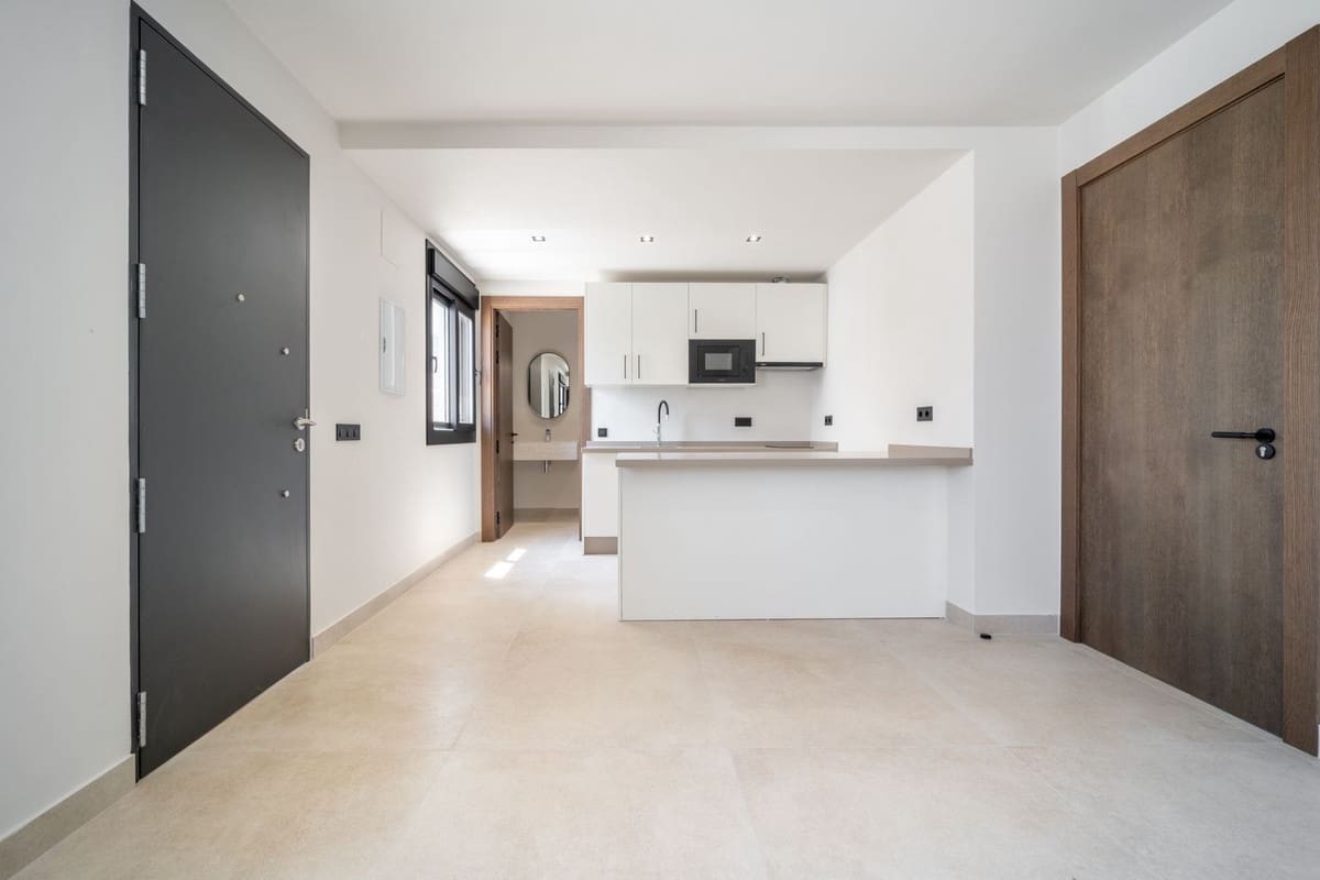 5 bedroom Villa for sale in La Cala de Mijas with garage - € 2,195,000 (Ref: 9432552)