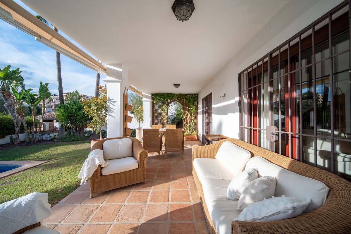 5 bedroom Villa for sale in Mijas Golf with garage - € 1,125,000 (Ref: 9432553)