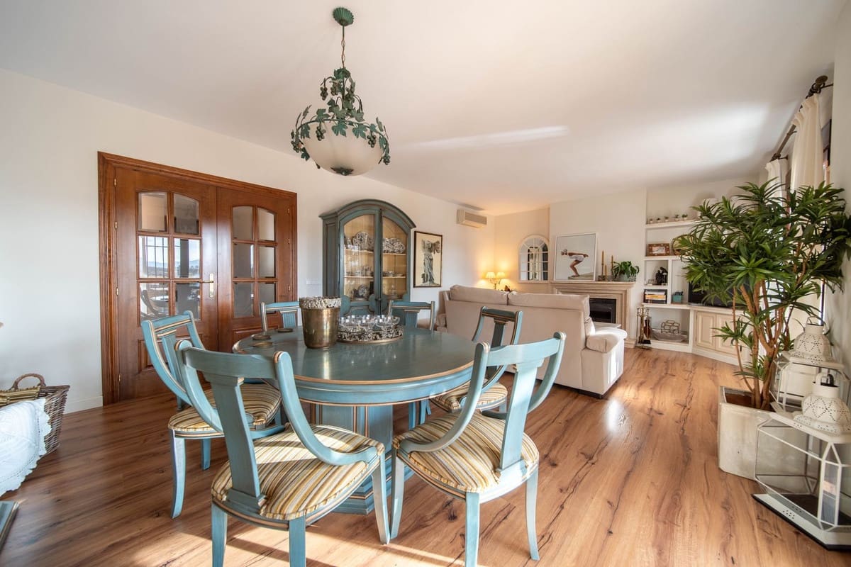 5 bedroom Villa for sale in Mijas Golf with garage - € 1,125,000 (Ref: 9432553)