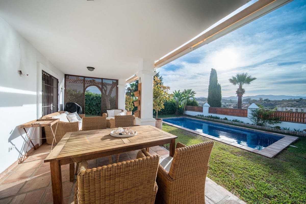 5 bedroom Villa for sale in Mijas Golf with garage - € 1,125,000 (Ref: 9432553)