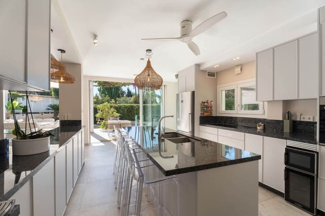 6 sypialnia Willa na sprzedaż w El Rosario, Marbella - 2 595 000 € (Ref: 9432556)