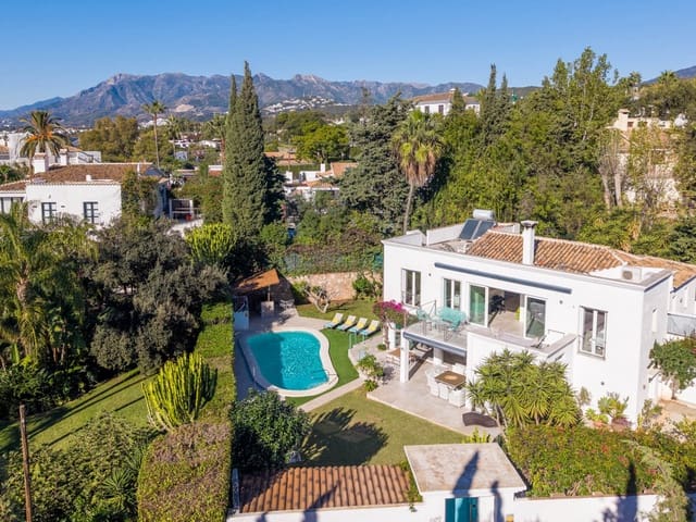 Chalet de 6 habitaciones en El Rosario, Marbella en venta - 2.595.000 € (Ref: 9432556)