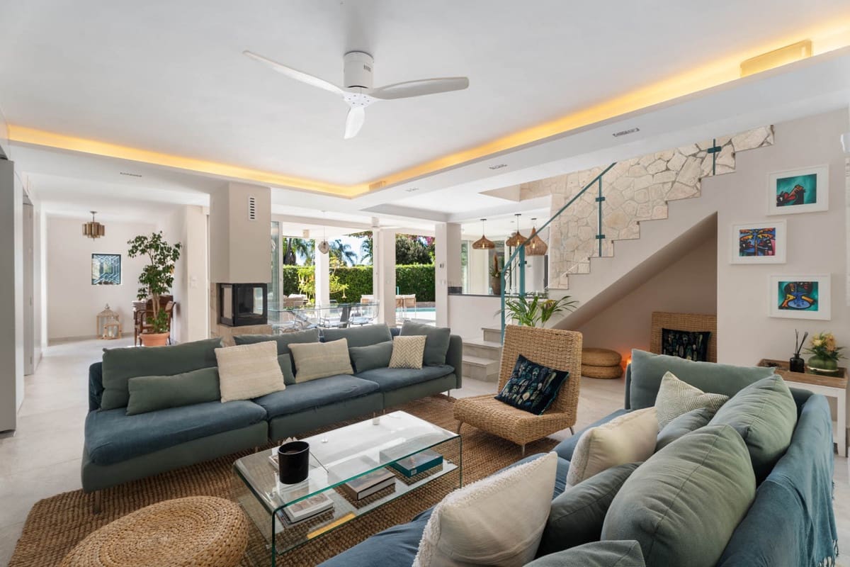 6 bedroom Villa for sale in El Rosario - € 2,380,000 (Ref: 9432556)