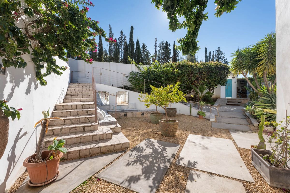 6 bedroom Villa for sale in El Rosario - € 2,380,000 (Ref: 9432556)