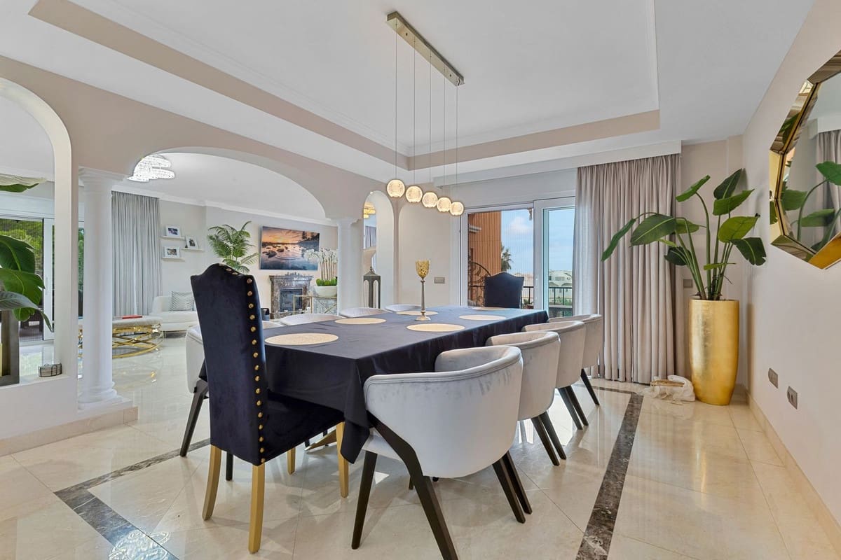 6 bedroom Villa for sale in Torrequebrada with garage - € 2,499,000 (Ref: 9432561)