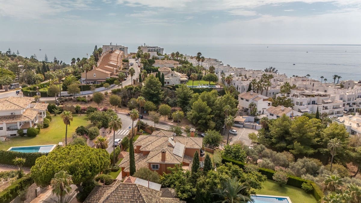 6 bedroom Villa for sale in Torrequebrada with garage - € 2,499,000 (Ref: 9432561)