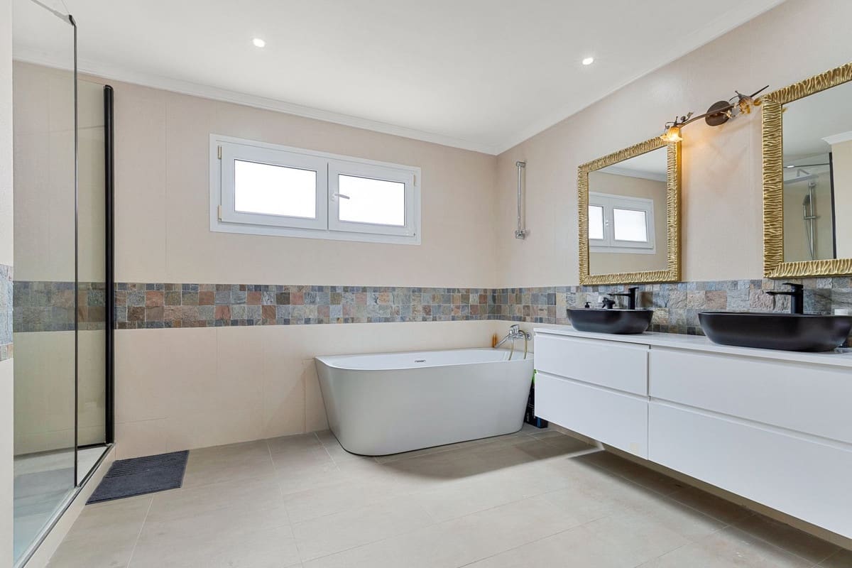 6 sypialnia Willa na sprzedaż w Torrequebrada z garażem - 2 499 000 € (Ref: 9432561)