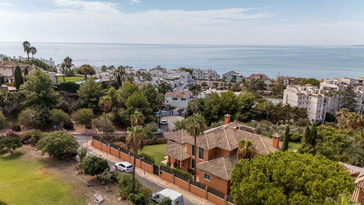 6 sypialnia Willa na sprzedaż w Torrequebrada z garażem - 2 499 000 € (Ref: 9432561)