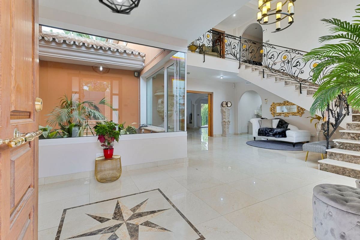 6 bedroom Villa for sale in Torrequebrada with garage - € 2,499,000 (Ref: 9432561)