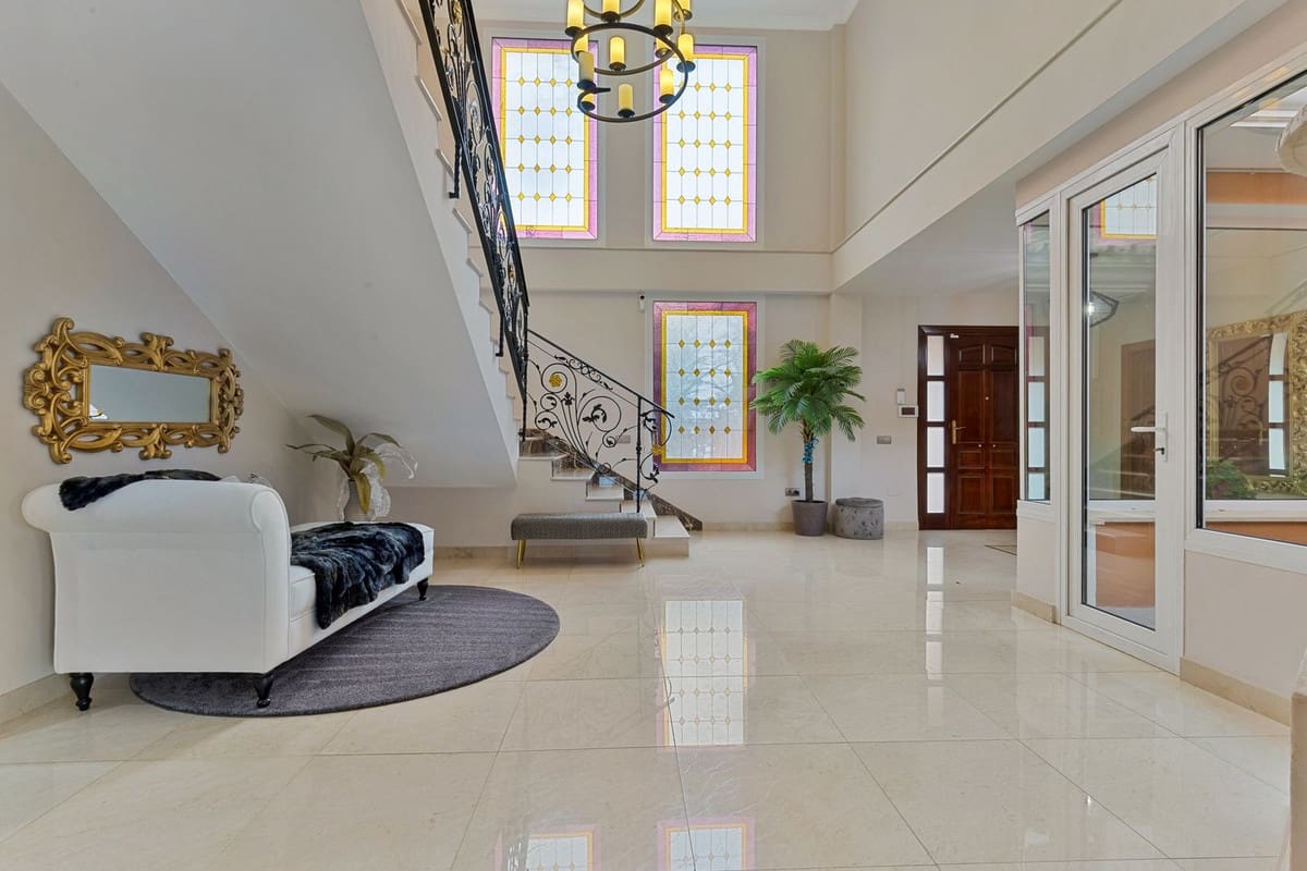 6 bedroom Villa for sale in Torrequebrada with garage - € 2,499,000 (Ref: 9432561)