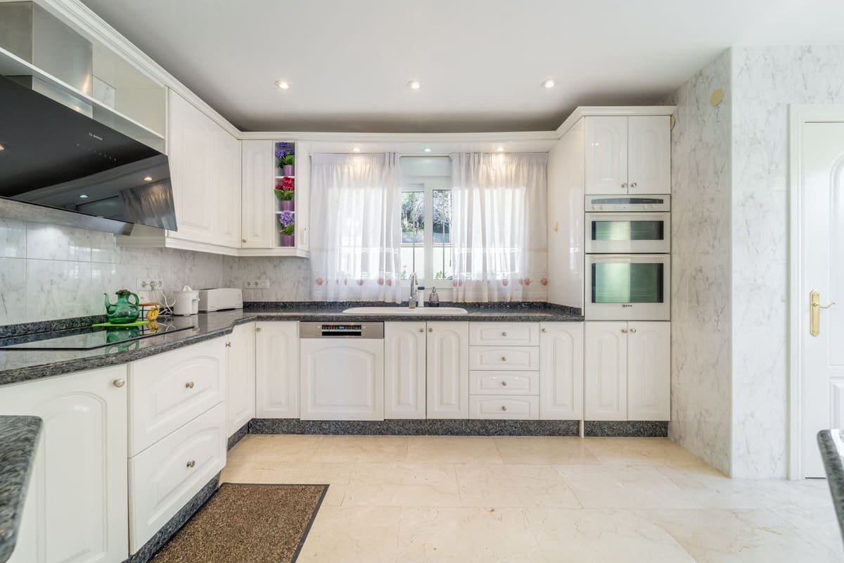 5 makuuhuone Huvila myytävänä paikassa Mijas mukana 
autotalli - 1 890 000 € (Ref: 9432562)