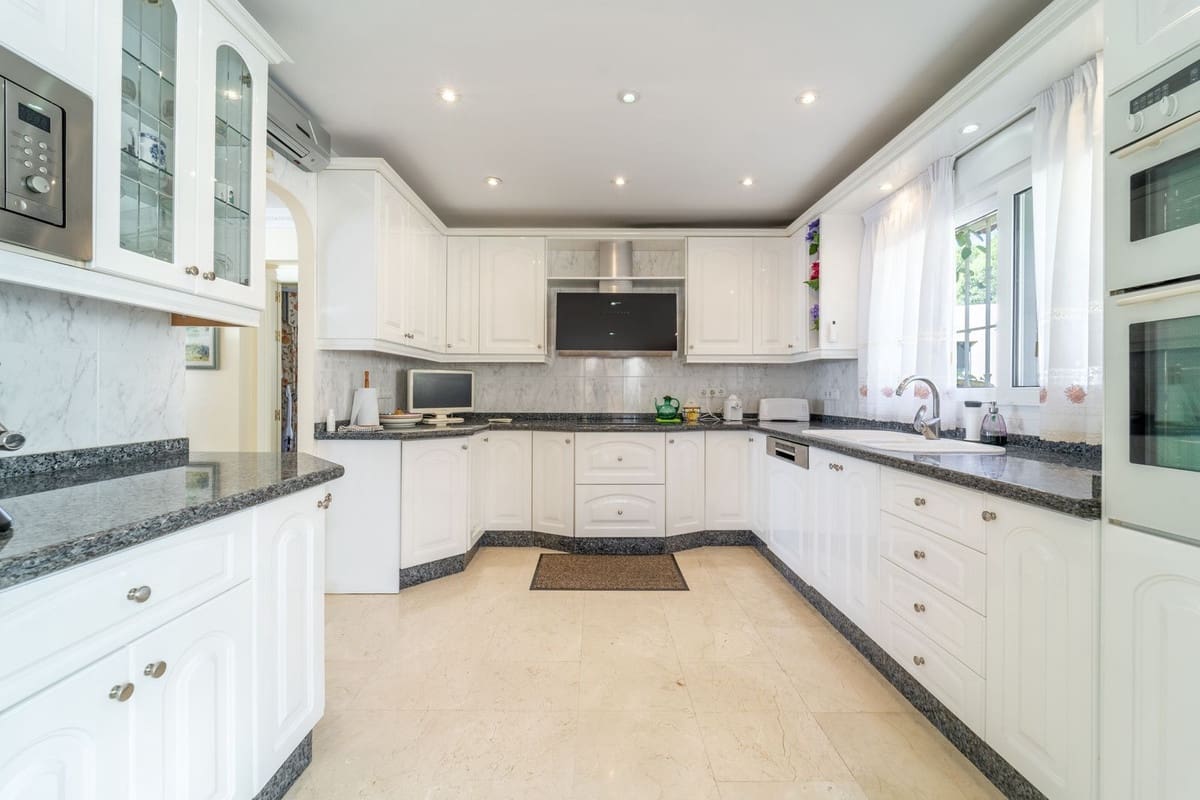 5 makuuhuone Huvila myytävänä paikassa Mijas mukana 
autotalli - 1 890 000 € (Ref: 9432562)