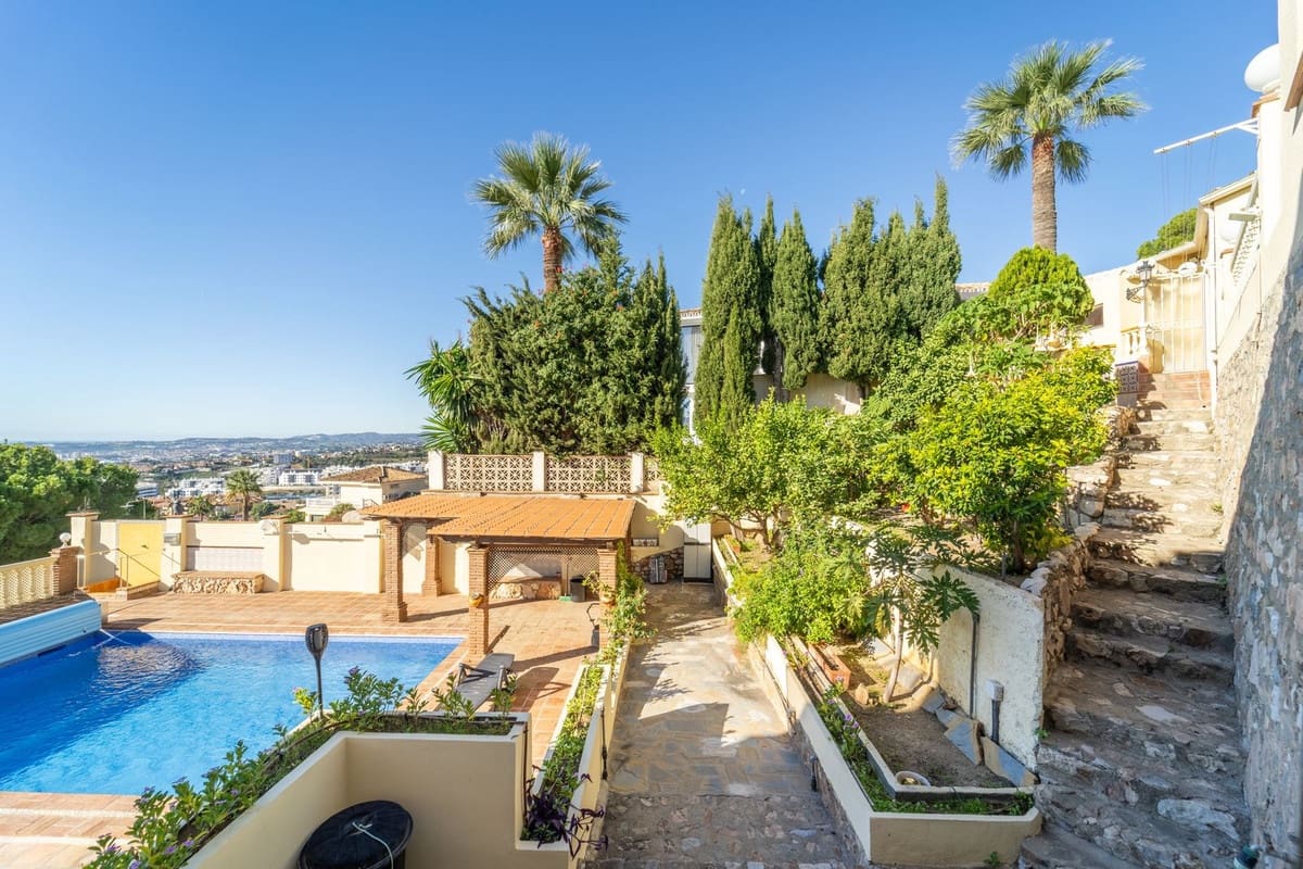 5 makuuhuone Huvila myytävänä paikassa Mijas mukana 
autotalli - 1 890 000 € (Ref: 9432562)