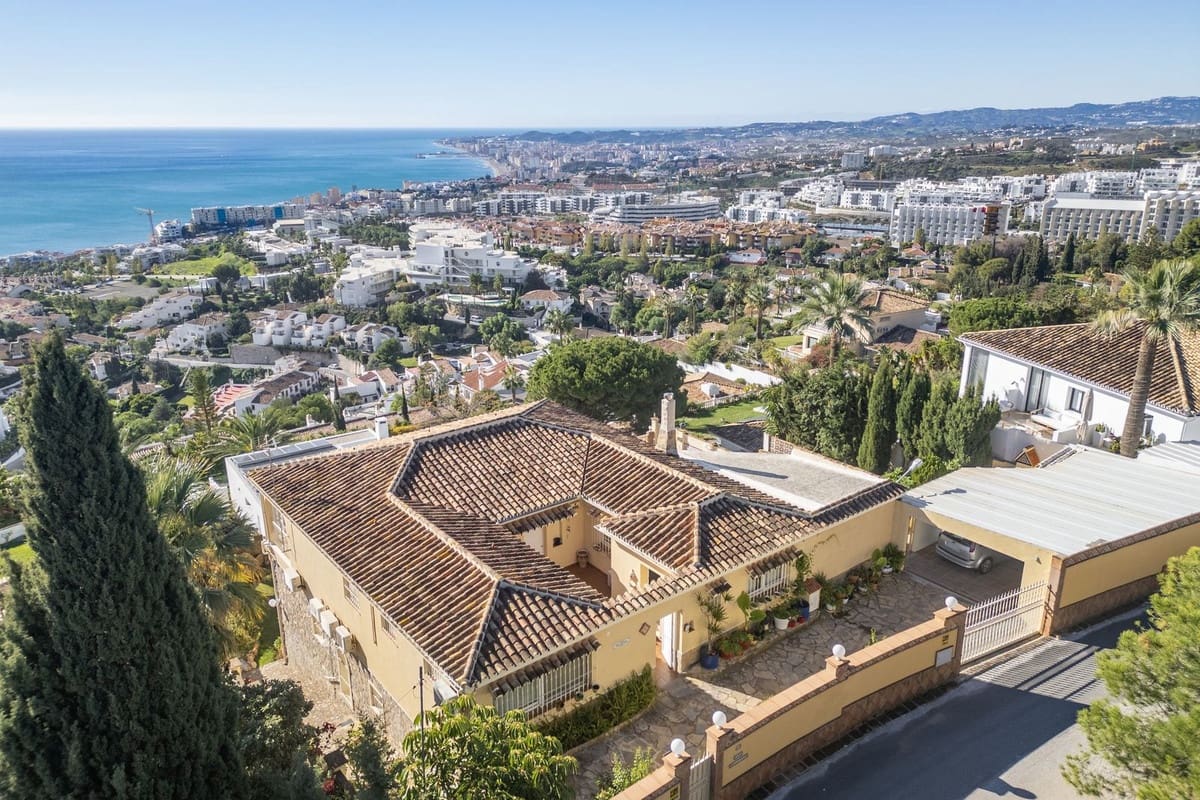 5 makuuhuone Huvila myytävänä paikassa Mijas mukana 
autotalli - 1 890 000 € (Ref: 9432562)