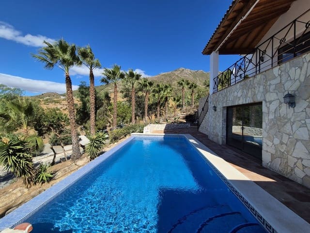 Chalet de 4 habitaciones en Valtocado, Mijas en venta - 1.450.000 € (Ref: 9432563)