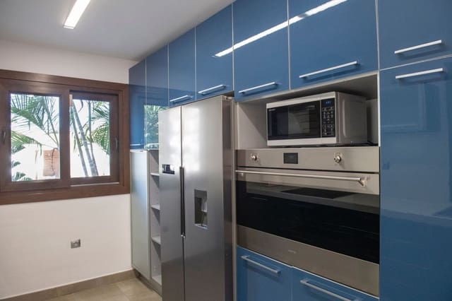 4 bedroom Villa for sale in Benalmádena with garage - € 1,650,000 (Ref: 9432567)