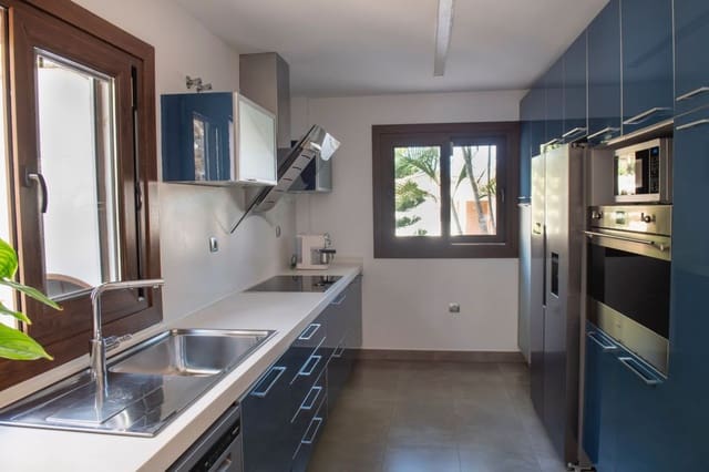 4 bedroom Villa for sale in Benalmádena with garage - € 1,650,000 (Ref: 9432567)