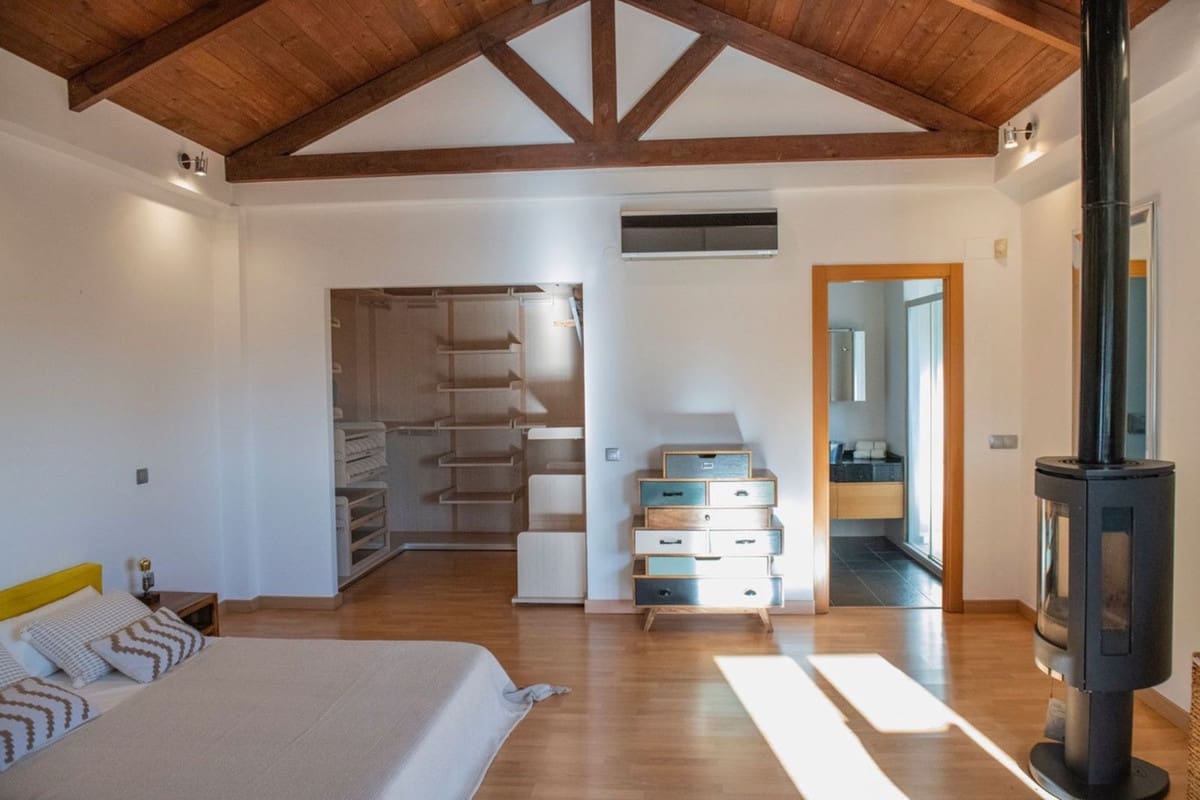 4 bedroom Villa for sale in Benalmadena with garage - € 1,650,000 (Ref: 9432567)