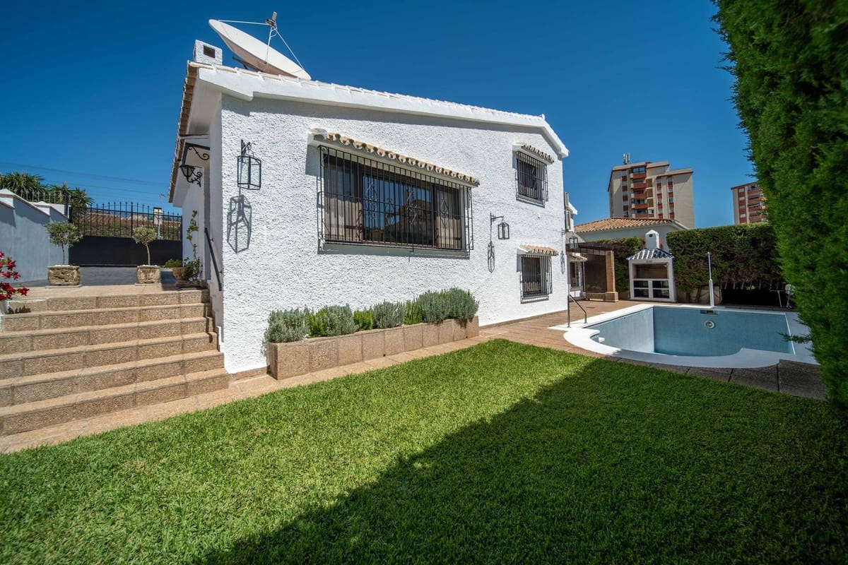 Chalet de 3 habitaciones en Fuengirola en venta - 1.250.000 € (Ref: 9432568)