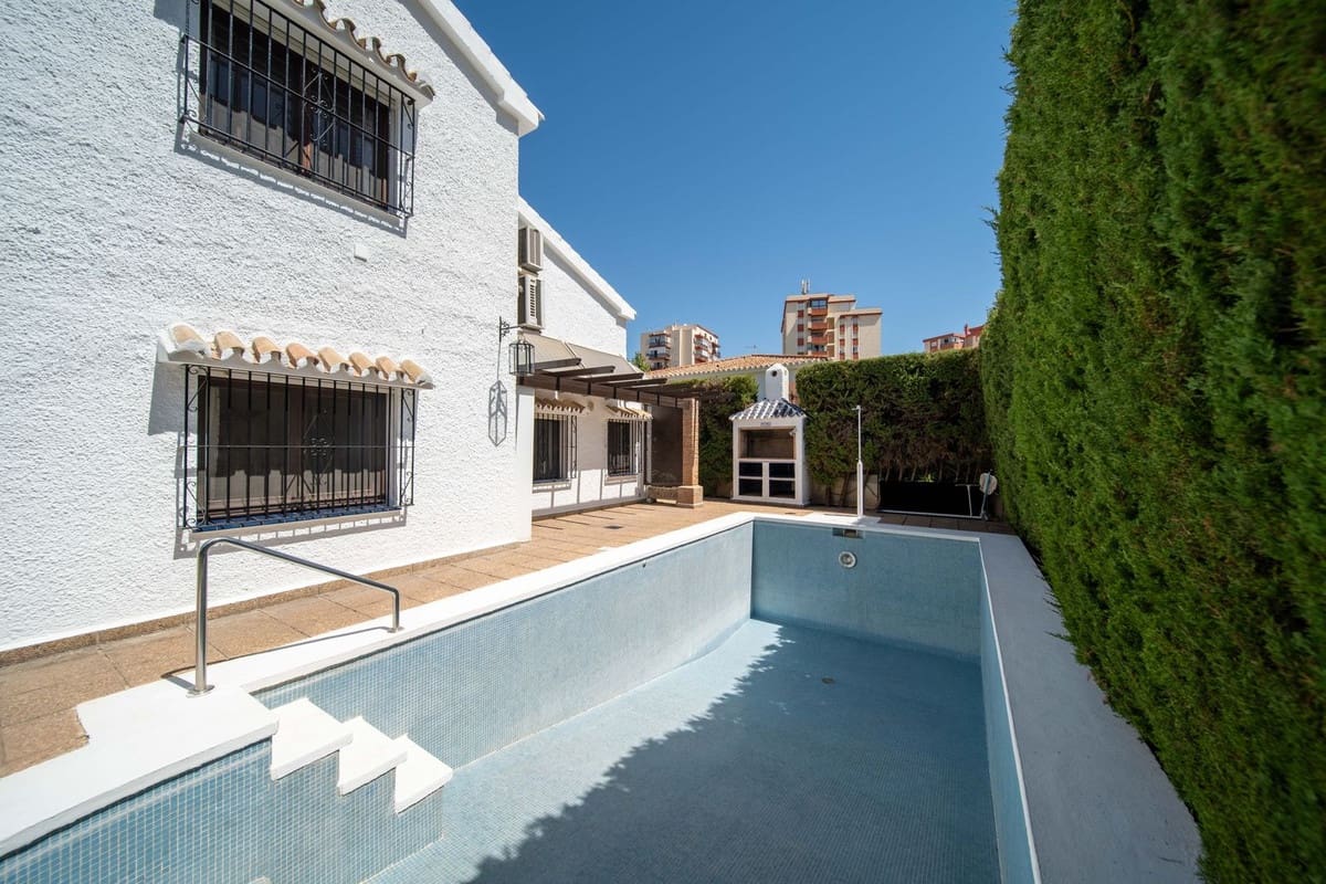 Chalet de 3 habitaciones en Fuengirola en venta - 1.250.000 € (Ref: 9432568)