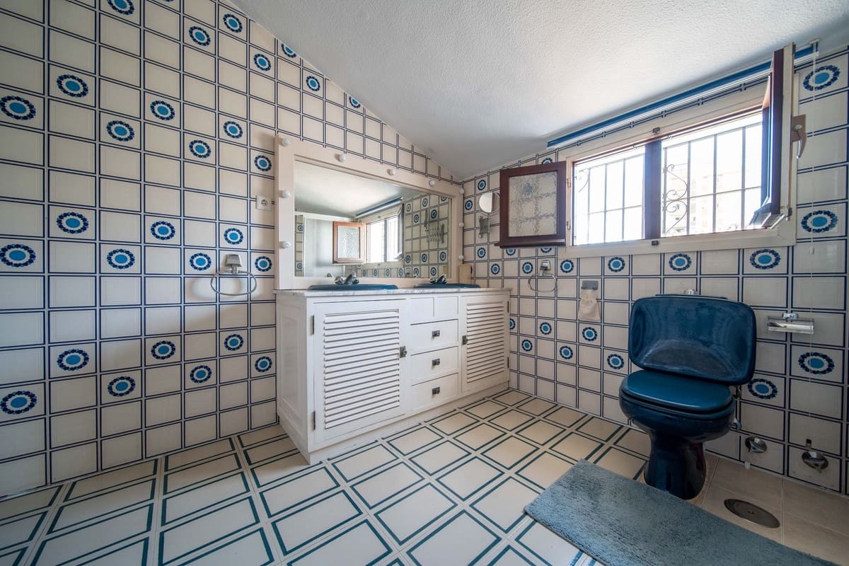 Chalet de 3 habitaciones en Fuengirola en venta - 1.250.000 € (Ref: 9432568)