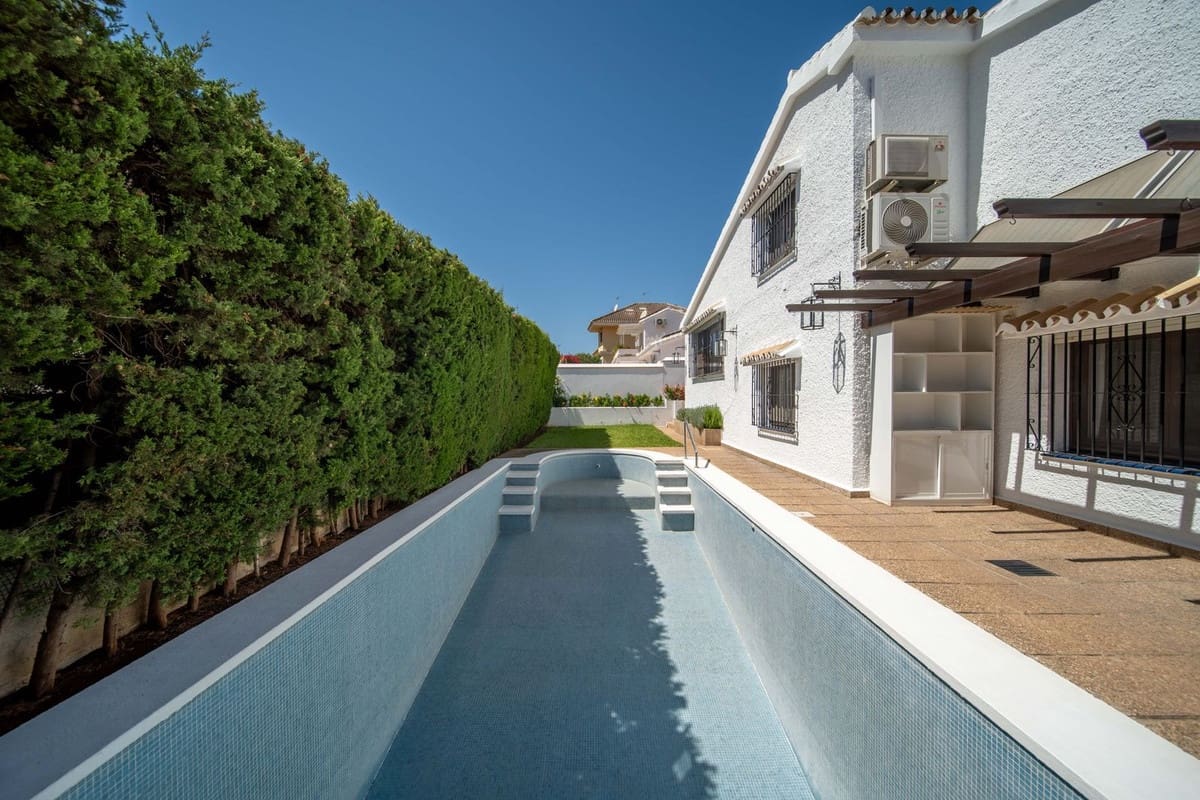 Chalet de 3 habitaciones en Fuengirola en venta - 1.250.000 € (Ref: 9432568)