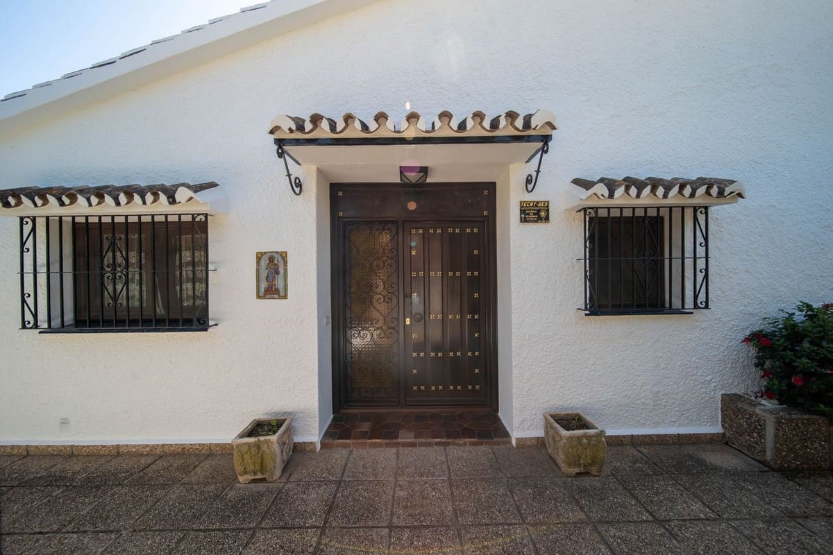 Chalet de 3 habitaciones en Fuengirola en venta - 1.250.000 € (Ref: 9432568)
