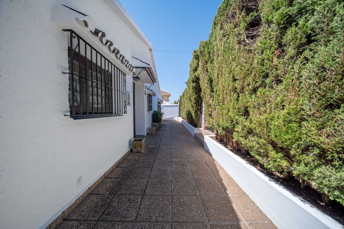 Chalet de 3 habitaciones en Fuengirola en venta - 1.250.000 € (Ref: 9432568)