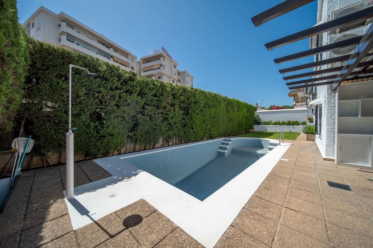 Chalet de 3 habitaciones en Fuengirola en venta - 1.250.000 € (Ref: 9432568)