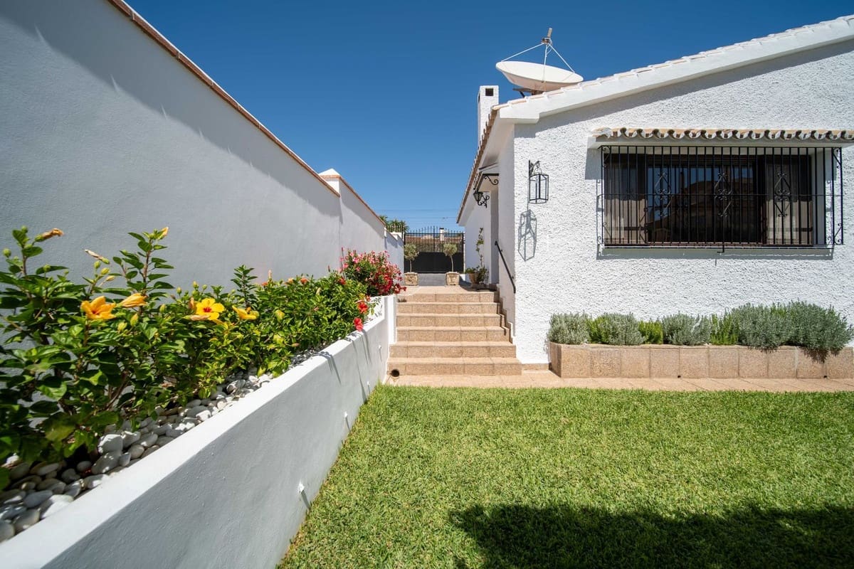 Chalet de 3 habitaciones en Fuengirola en venta - 1.250.000 € (Ref: 9432568)
