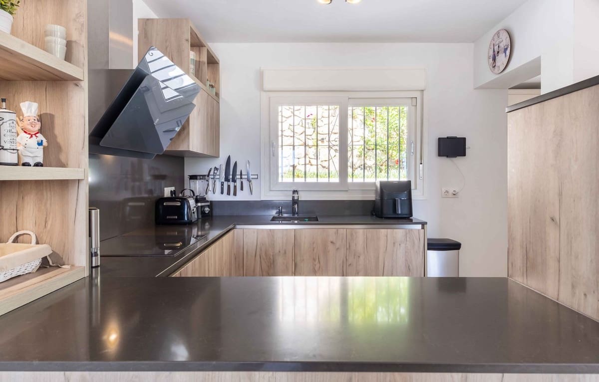 3 slaapkamer Villa te koop in Fuengirola met garage - € 1.245.000 (Ref: 9432569)