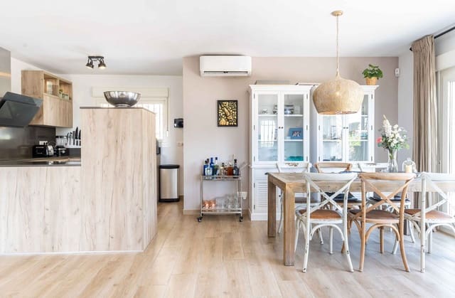 3 slaapkamer Villa te koop in Torreblanca, Fuengirola met garage - € 1.245.000 (Ref: 9432569)